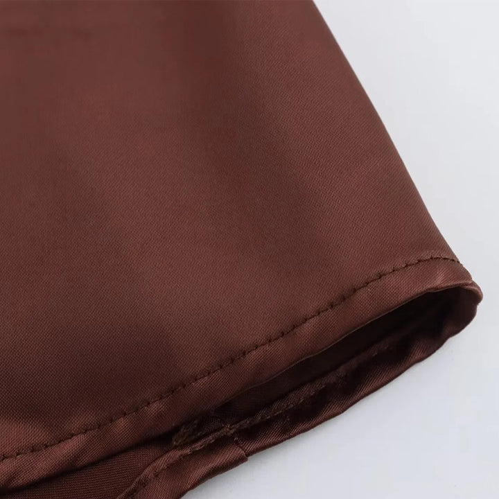 Un Satin Lumineux & Une Coupe Fluide