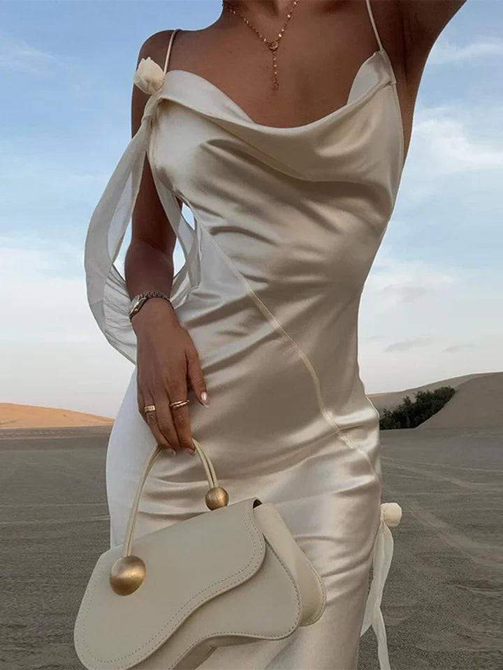 Un Col Drapé pour une Allure Féminine