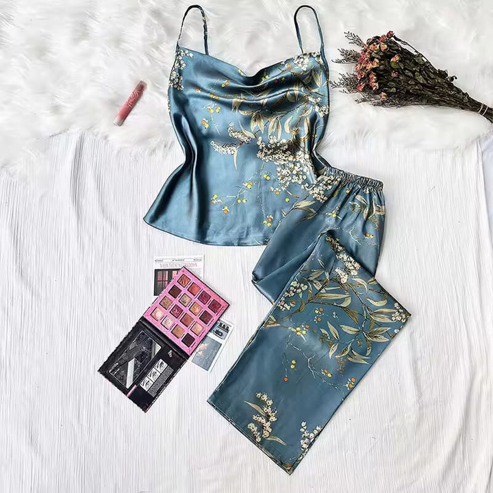 Un Pyjama Satiné pour une Nuit en Douceur