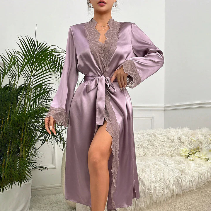 Un Peignoir en Satin pour une Élégance Intemporelle